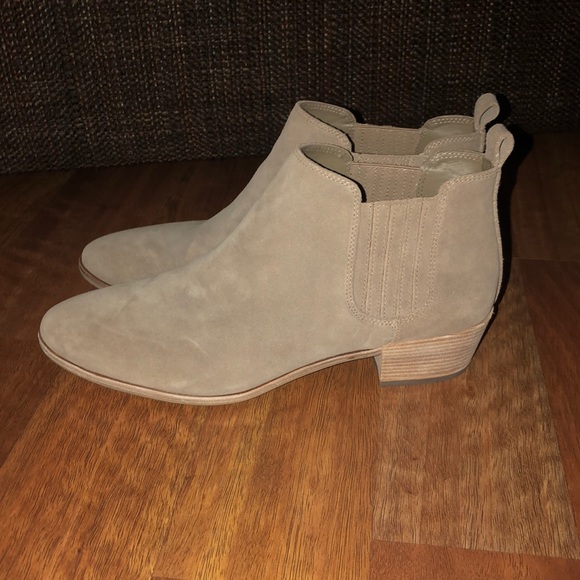 IN BOX Michael Kors Shaw Flat Bootie - Picture 3 of 7